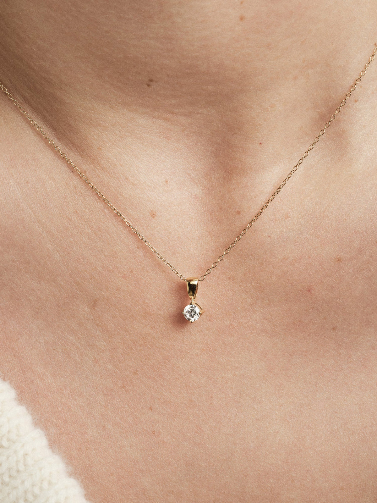 Jolie White Necklace